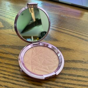 Becca Shimmering Skin Perfector